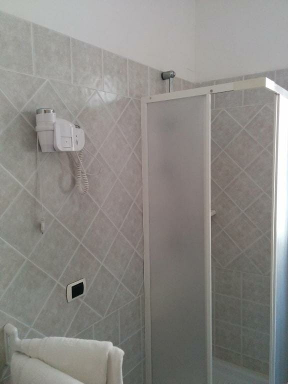 Bagno Camera Singola 2 Hotel Cavour Olbia
